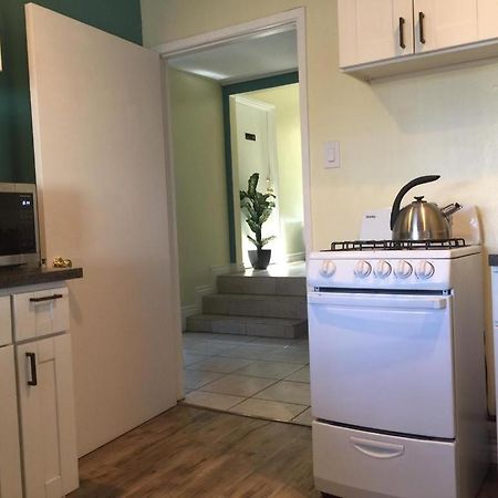 Lax Guest House Ингълуд Екстериор снимка