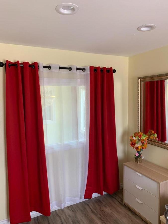 Lax Guest House Ингълуд Екстериор снимка