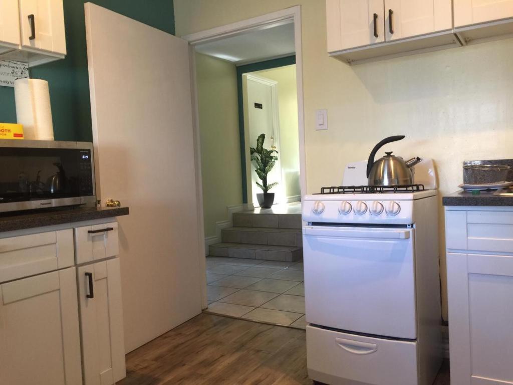 Lax Guest House Ингълуд Екстериор снимка