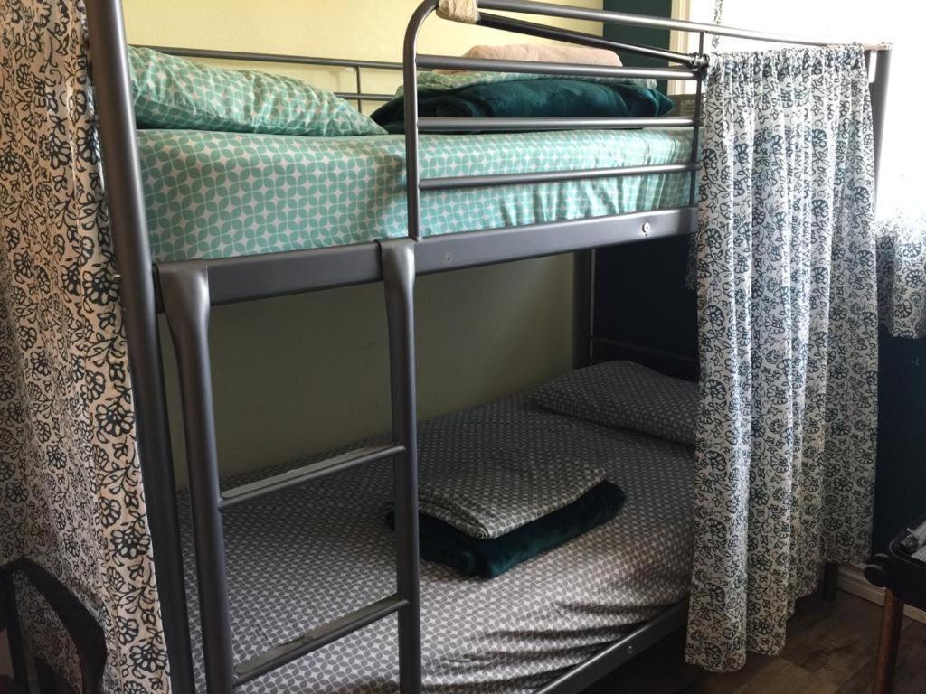 Lax Guest House Ингълуд Екстериор снимка