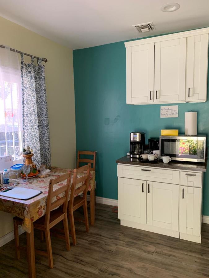 Lax Guest House Ингълуд Екстериор снимка