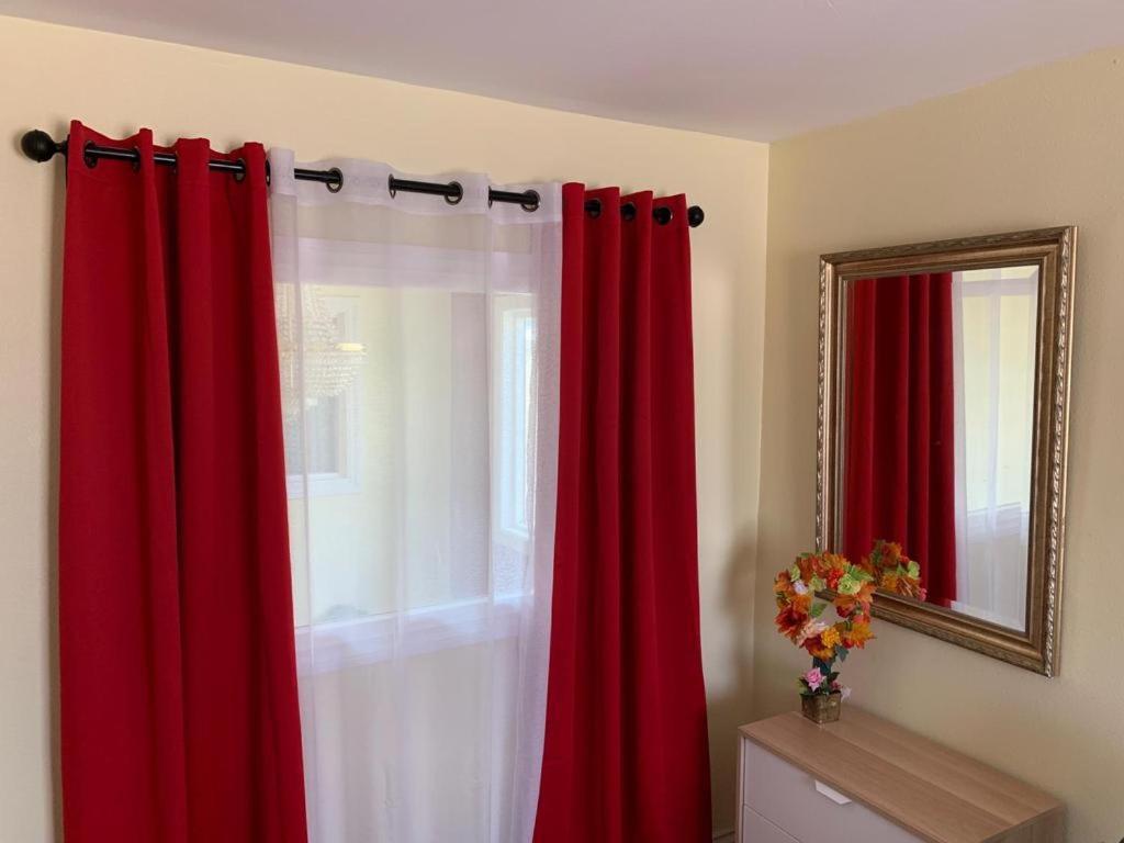 Lax Guest House Ингълуд Екстериор снимка